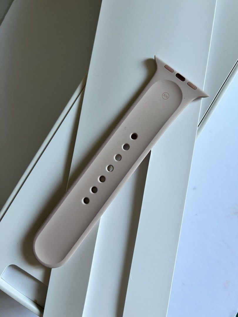 iwatch strap size S/M (Category: Other Accessories) located in Bacoor. Submitted by mariiiaph (Listing ID 1470632035, Image 3). Description: Authentic & Brandnew .
