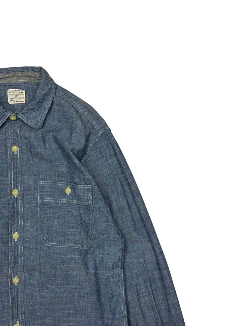 J. Crew Chambray Utility Work Shirt (Category: Formal Shirts) located in Valenzuela. Submitted by katadatakph (Listing ID 1470718194, Image 2). Description: J. Crew Chambray Utility Work Shirt Size: Medium Dimes: Width 21 Shoulders 18 Length 28 Made by J.Crew from lightweight 100 percent cotton chambray sourced from a renowned Japanese mill, this workshirt draws direct inspiration from vintage naval uniforms and classic outdoor gear. It features 