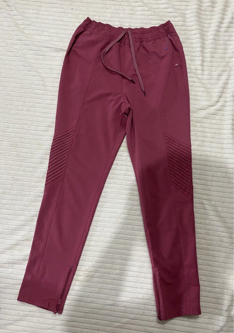 Jaanuu scrub pants/ same as figs (Category: Activewear) located in Tanza. Submitted by 9th.street.thrift (Listing ID 1470588347, Image 1). Description: Same as figs tela Good as new No issue Small Warm berry Waist:26-32 Length: 41 .