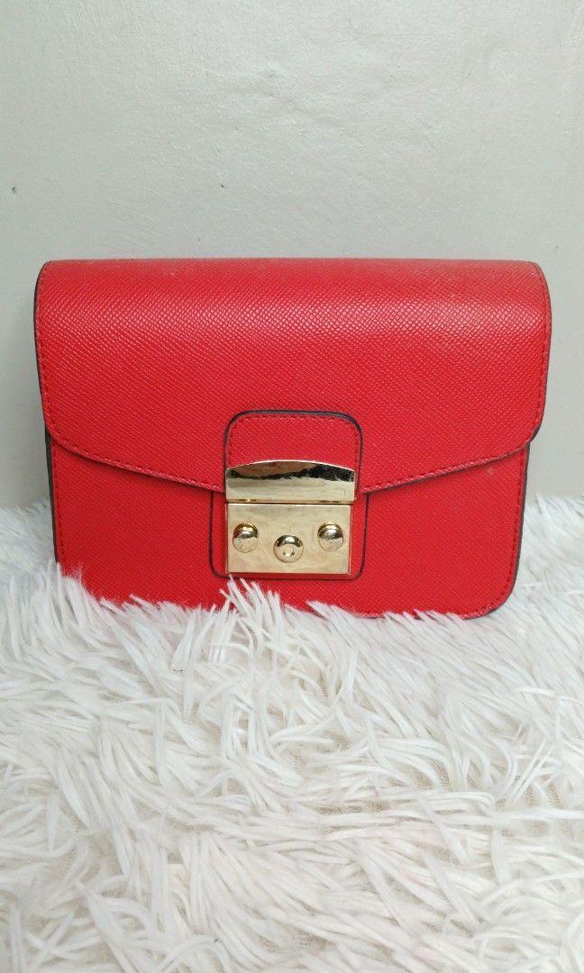 Japan fashion bag (Category: Shoulder Bags) located in Bulacan. Submitted by caikymaria (Listing ID 1470573557, Image 2). Description: like new fr japan fashion bag no cod direct jnt.