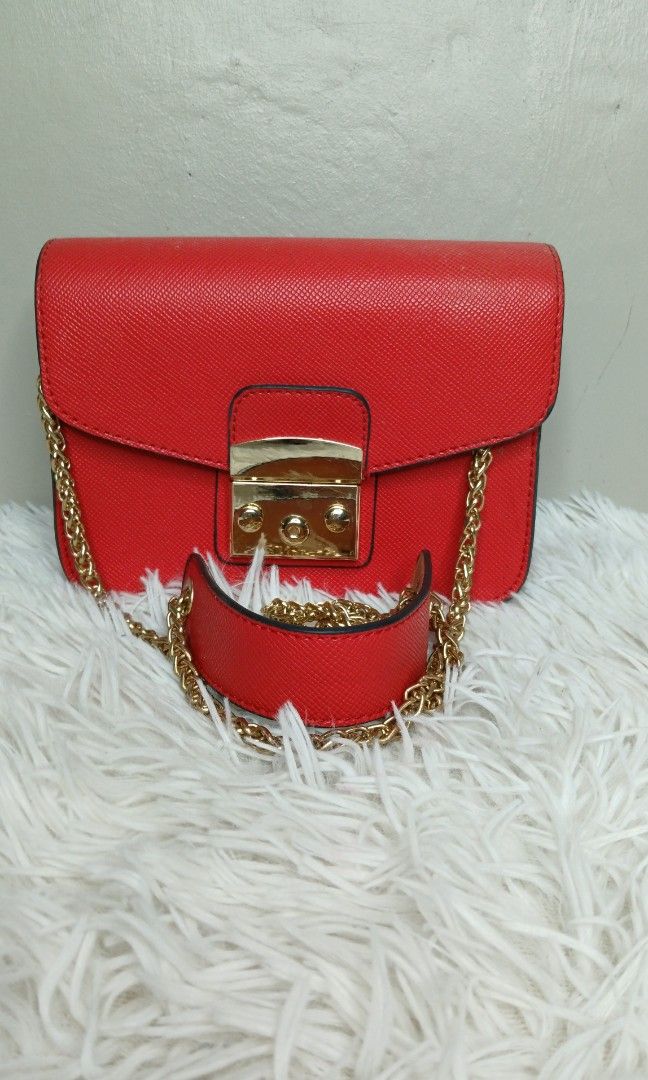 Japan fashion bag (Category: Shoulder Bags) located in Bulacan. Submitted by caikymaria (Listing ID 1470573557, Image 1). Description: like new fr japan fashion bag no cod direct jnt.