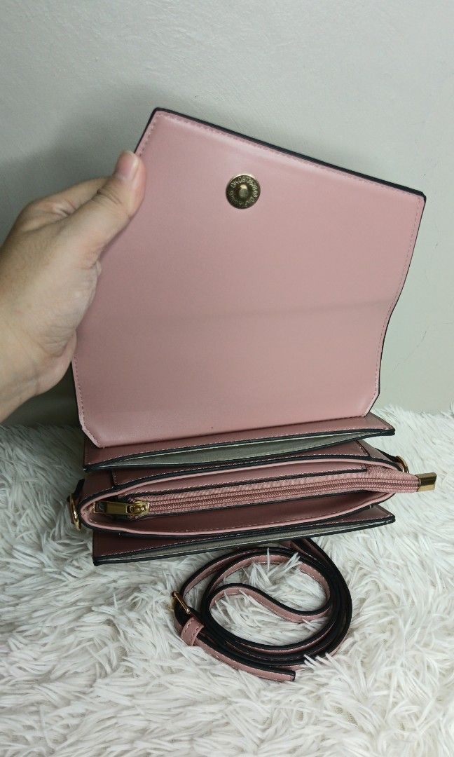 Japan fashion bag (Category: Shoulder Bags) located in Bulacan. Submitted by caikymaria (Listing ID 1470673547, Image 2). Description: preloved fr japan not ukay no cid direct jnt.