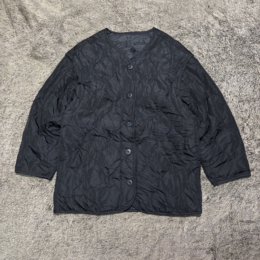 Japanese Convertible Quilted Liner Jacket (Category: Coats, Jackets and Outerwear) located in La Trinidad. Submitted by lygin (Listing ID 1470711573, Image 1). Description: Price : 100 Pesos Brand : Retro Type : Japanese Convertible Quilted Liner Jacket Size: Medium Width : 21” Length : 29” Condition : Excellent/Like New Color rate : 10/10 PS : Double purpose jacket . Can be converted into vest - Color May Vary Due To Lightings.