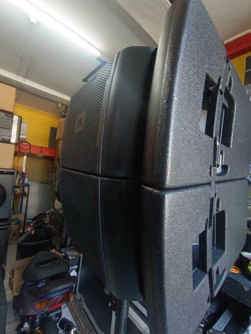 JBL VRX932LA 4pcs Line Array (Category: Soundbars, Speakers & Amplifiers) located in Manila. Submitted by stephen.santos25 (Listing ID 1470675282, Image 2). Description: JBL VRX Line Array 4pcs.