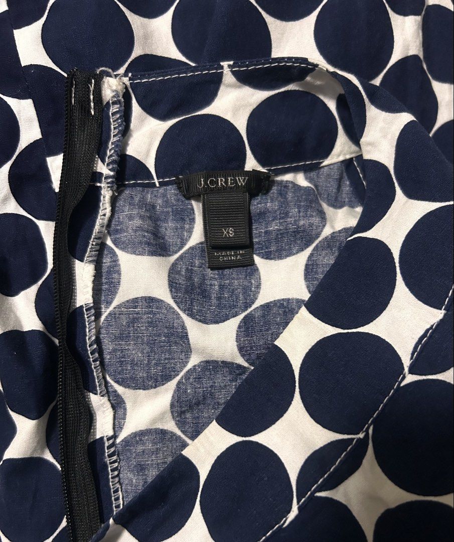 j.crew (Category: Dresses) located in Davao. Submitted by sart0ria85 (Listing ID 1470677981, Image 3). Description: Navy blue with white polka dots. Halter neckline, sleeveless, short flare cut with back zipper closure. 100%VISCOSE MADE IN CHINA 🇨🇳 XSMALL. Size 2 EXCELLENT CONDITION (94/100).