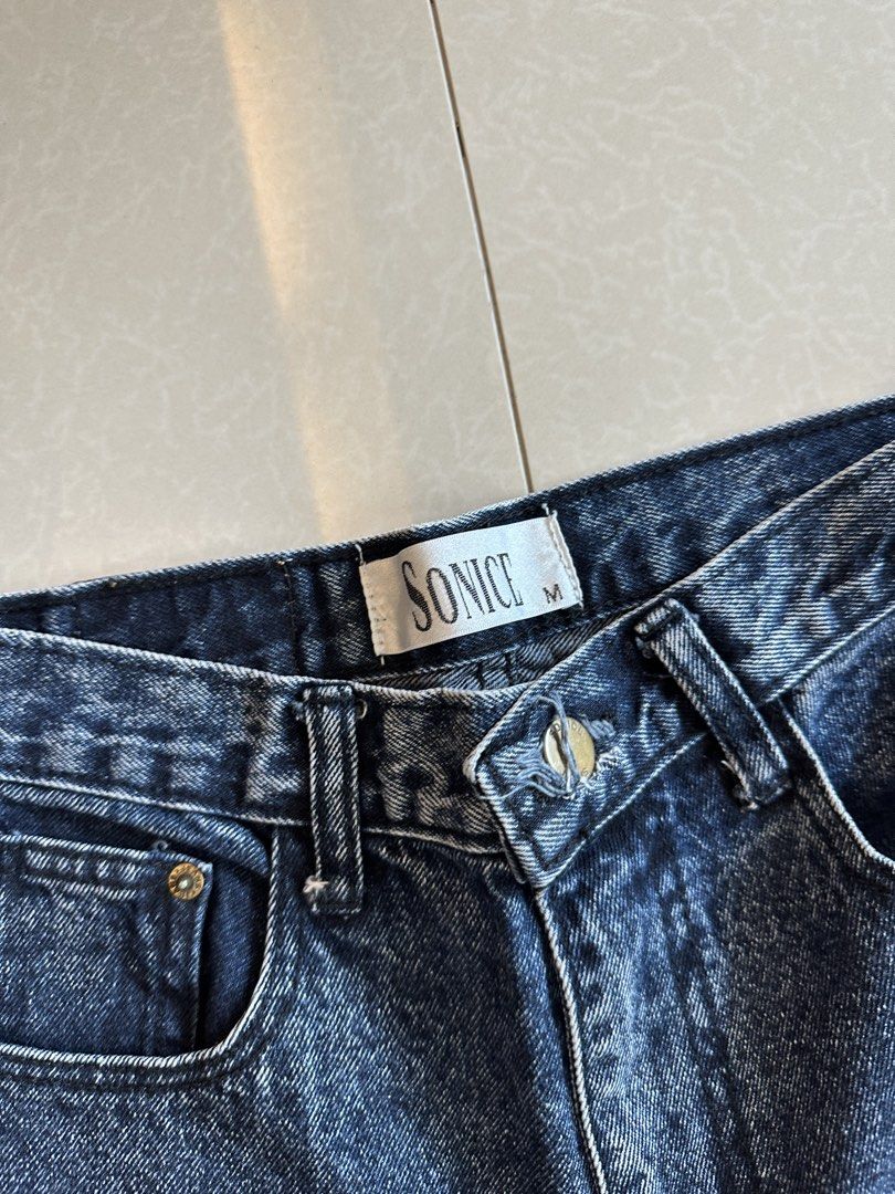 Jeans (Category: Jeans) located in Quezon City. Submitted by byzeya (Listing ID 1470652705, Image 3). Description: From thailand ✨ Gently used and well cared for. ✨ Please manage expectations as this is a pre-loved item. 📌 Please note: • Actual color may vary slightly due to lighting. • Please check measurements before purchasing. • No return/refund once sold. 📩 DM to claim. First to pay gets the item.
