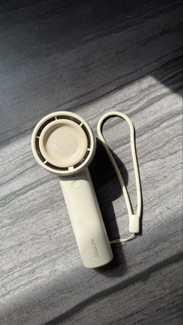 Jisulife mini fan life5 (Category: Other Accessories) located in Manila. Submitted by nic_declutters (Listing ID 1470562656, Image 2). Description: Still woking well and no issues Feel to ask a video before purchasing (on vib*r app) .