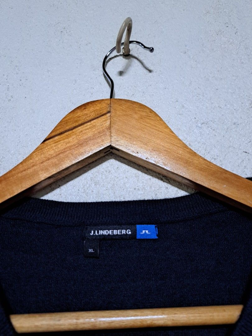 j.lindeberg Cashmere Coolmax Sweater Pullover (Category: Coats, Jackets and Outerwear) located in Dumaguete. Submitted by jayarbajad49160 (Listing ID 1470631294, Image 3). Description: J.Lindeberg Cashmere Coolmax Sweater Pullover (Authentic) -2500 add sf As new Condition Color rate:9.8/10 No flaws Size XL Width:21 Length:29 Loc dumaguete city visayas.