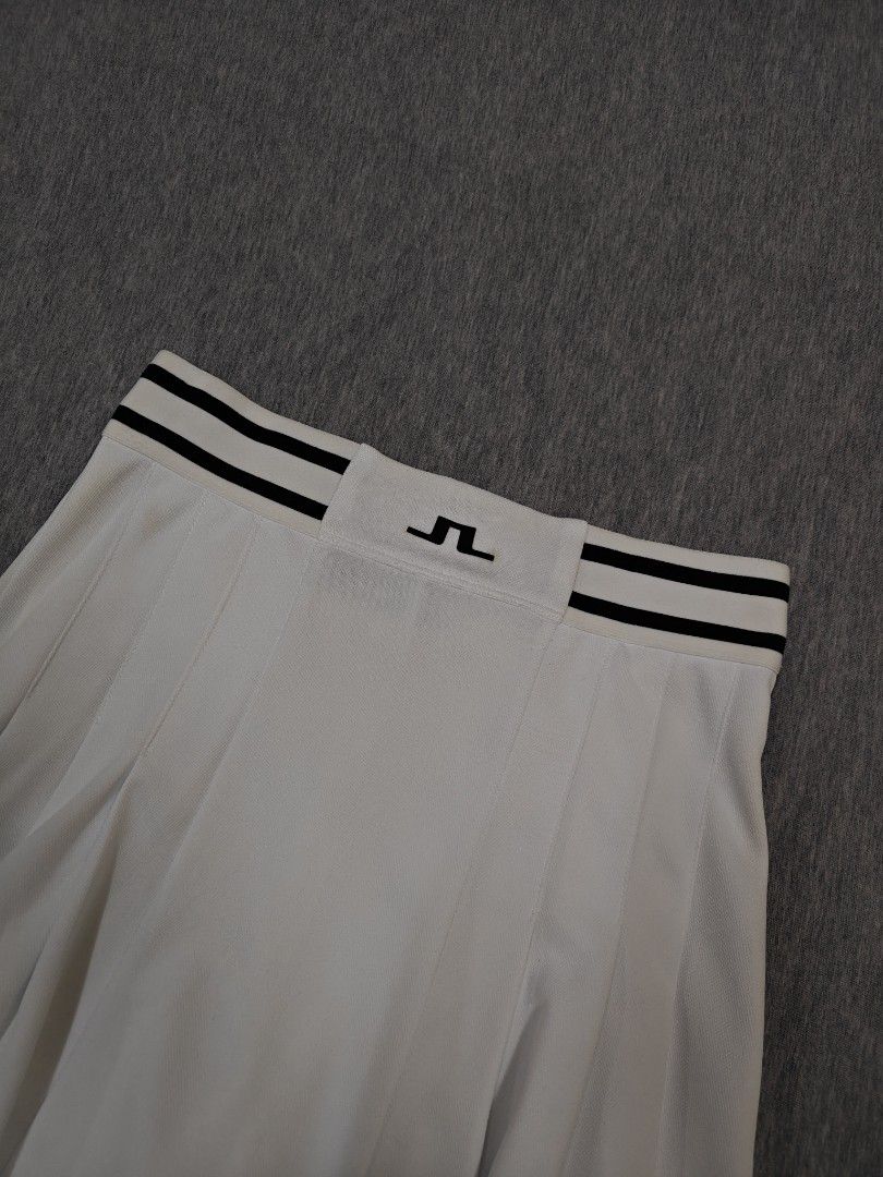 j.lindeberg HARLOW SKIRT (Category: Activewear) located in Bacolod City. Submitted by yobibstuffs (Listing ID 1470643417, Image 2). Description: J.LINDEBERG HARLOW SKIRT SIZE: XS DIMENSIONS WAISTLINE: 25-28 LENGTH: 15 GOOD CONDITION ISSUE: WASHABLE YELLOW STAINS 🫠 NEED WASH 🧼🫧 PRICE: 1499+SF OUTSIDE BACOLOD CITY 🏙️ 🌆 PM ME! 📥📥📥.