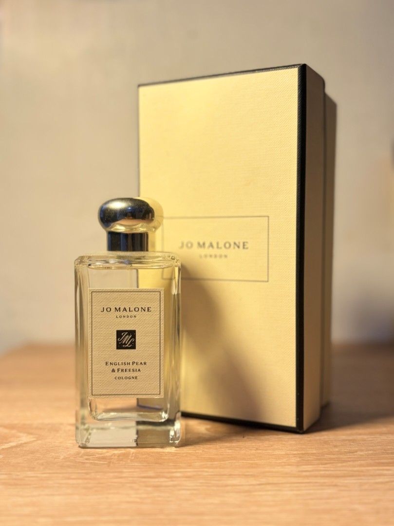 Jo Malone English Pear & Freesia 100ml (Category: Fragrance & Deodorants) located in Abucay. Submitted by madamvcloset (Listing ID 1470612878, Image 1). Description: authentic with box.
