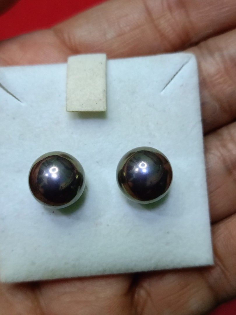 Joia De Maiorca Dark Pearl Stud Earrings (Category: Earrings) located in Bacoor. Submitted by bibelot03 (Listing ID 1470648511, Image 2). Description: - Brand: Joia De Maiorca - Item: Dark glass pearl earrings with a gorgeous metallic luster finish - Color Notes: Unique grey and purple undertones - Backings: Standard post backings included - Packaging: Comes in its original bright blue box that houses the pair securely - Condition: Excellent, rea