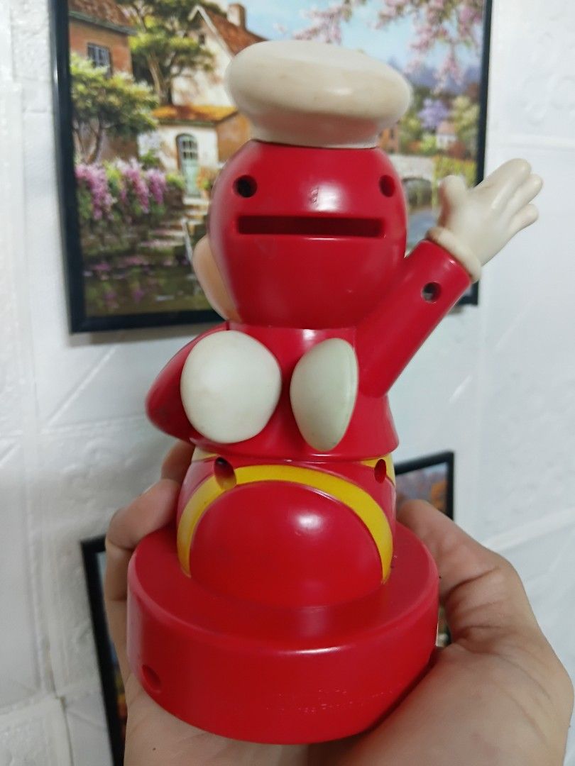 Jolibee Coinbank (Category: Character Goods) located in Quezon City. Submitted by coffeeyuki56158 (Listing ID 1470620433, Image 3). Description: Jolibee Coinbank medyo may mga gasgas na po , check photos , expect from a 2nd hand po , pero malinis and still may takip pa para kapag gusto ilabas yung mga naipon na barya , good for those naghahanap ng ganito or nag cocollect ng mga jollibee collectibles qc areas meet ups.