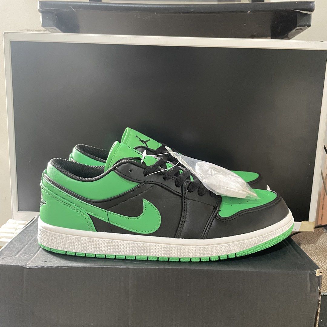 Jordan 1 Low “Lucky Green” (Category: Sneakers) located in Manila. Submitted by bads0824 (Listing ID 1470617920, Image 1). Description: Jordan 1 Low Size 9.5 us mens/ 43 euro With box Loc: Indang Cavite.