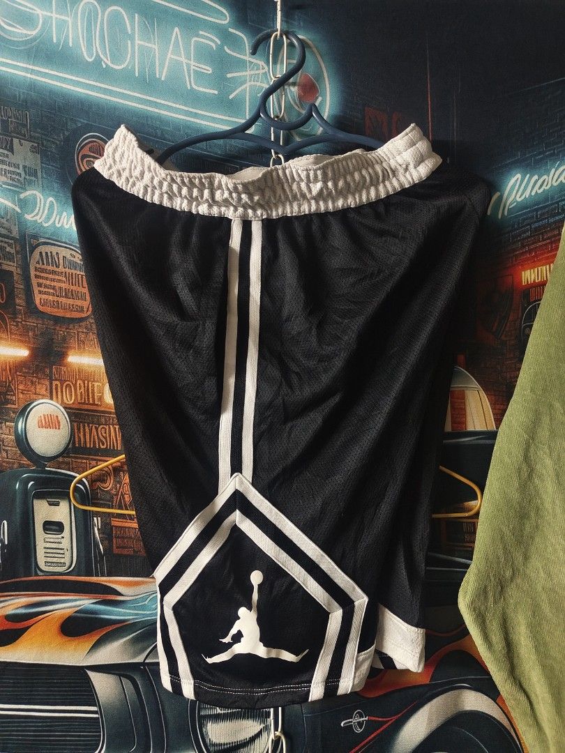 Jordan diamond (Category: Shorts) located in Siniloan. Submitted by dskrtos (Listing ID 1470560324, Image 1). Description: pm.