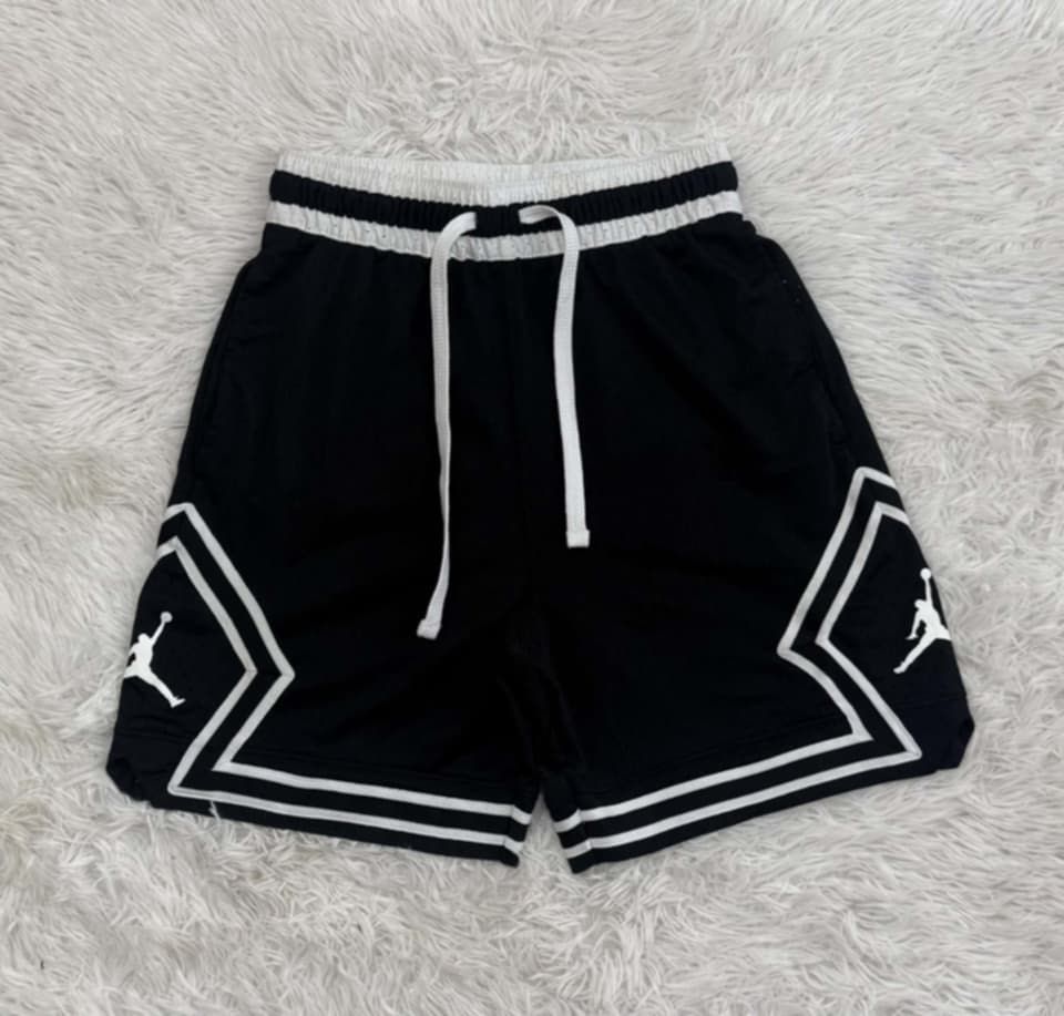 Jordan Diamond (Category: Shorts) located in Iloilo. Submitted by erlprds (Listing ID 1470612795, Image 1). Description: Jordan Diamond Medium on tag Like new No flaws .