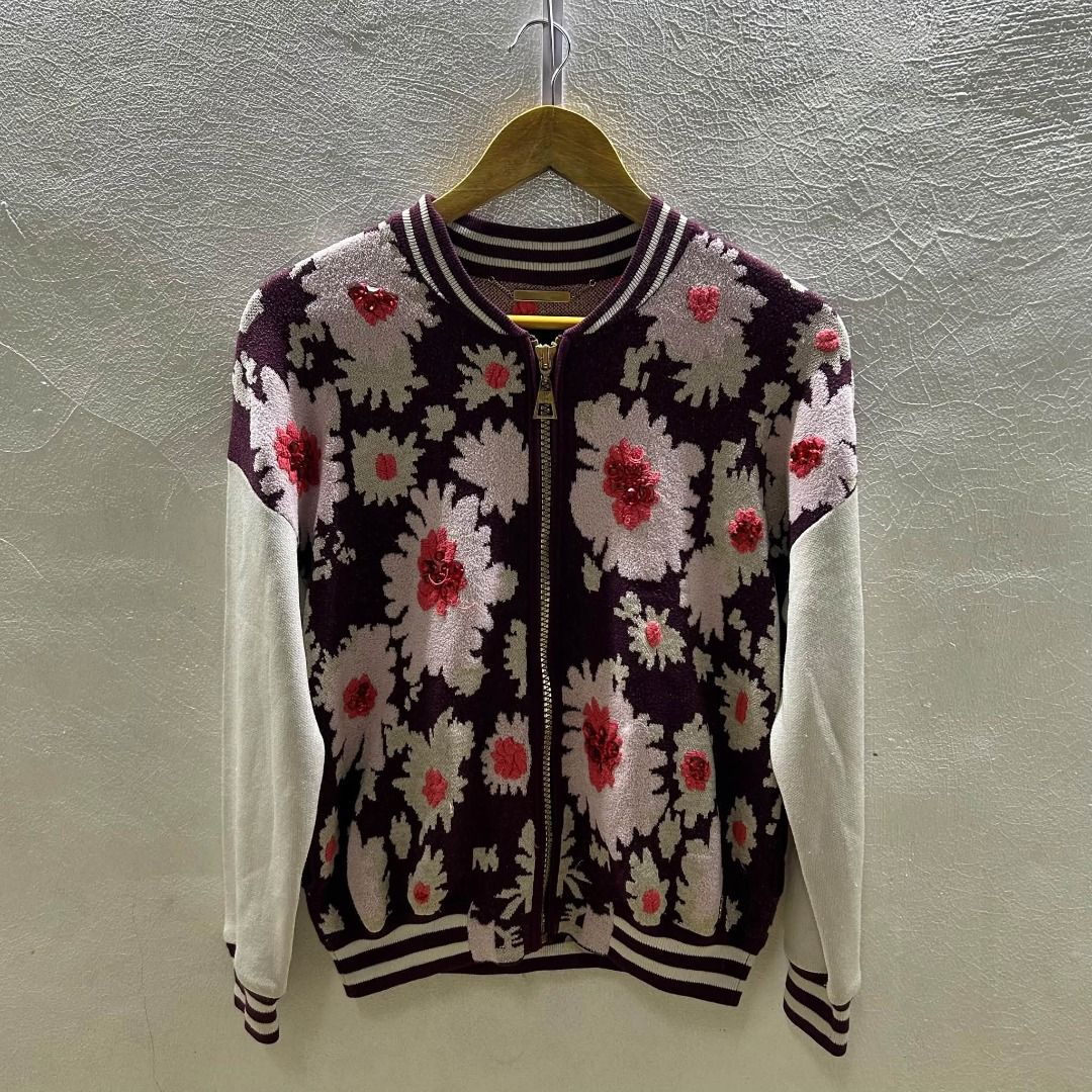 JUICY COUTURE Y2K VARSITY JACKET (Category: Coats, Jackets and Outerwear) located in Caloocan City. Submitted by j3ngsanity (Listing ID 1470594730, Image 1). Description: ISSUE : MIN LINTS DIMES : 20x23.