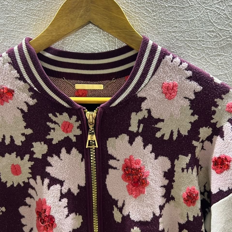 JUICY COUTURE Y2K VARSITY JACKET (Category: Coats, Jackets and Outerwear) located in Caloocan City. Submitted by j3ngsanity (Listing ID 1470594730, Image 3). Description: ISSUE : MIN LINTS DIMES : 20x23.