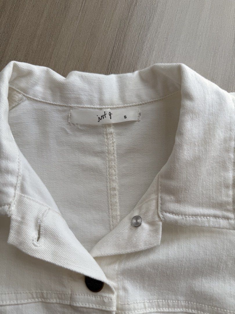 JUSTG White Denim Jacket (Category: Coats, Jackets and Outerwear) located in Manila. Submitted by bella_boo (Listing ID 1470571289, Image 2). Description: have to rush sell by TUESDAY (today) tags 🏷️: subdued, edikted, pull and bear, hnm, bershka, zara, brandy melville, stradivarius cotton on .