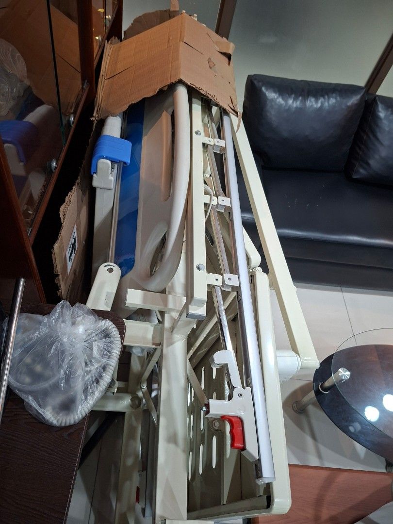 Medical Adjustable Nursing Hospital Bed (Category: Bed Frames & Mattresses) located in Calamba. Submitted by mariacarme86067 (Listing ID 1470573726, Image 3). Description: Almost Brand New Hospital Bed This is just a spare, it's just in the office. 6k only Ships/Pick up from Aguirre st., Legazpi Village Makati.
