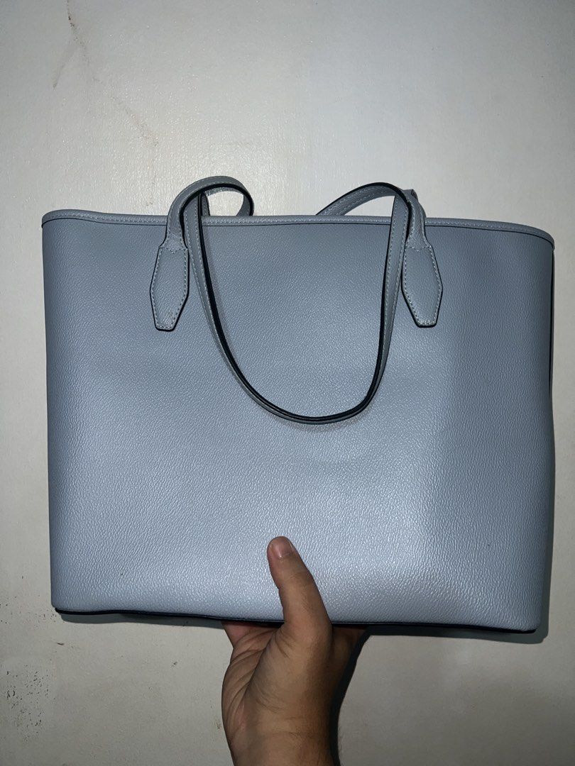 Kate Spade New York Bags (Category: Shoulder Bags) located in Las Pinas. Submitted by tamdevera (Listing ID 1470721952, Image 3). Description: For sale: Kate Spade Bags 5k for both! Can do meetups or shipping Bags are used but still in very good condition White bag needs cleaning.