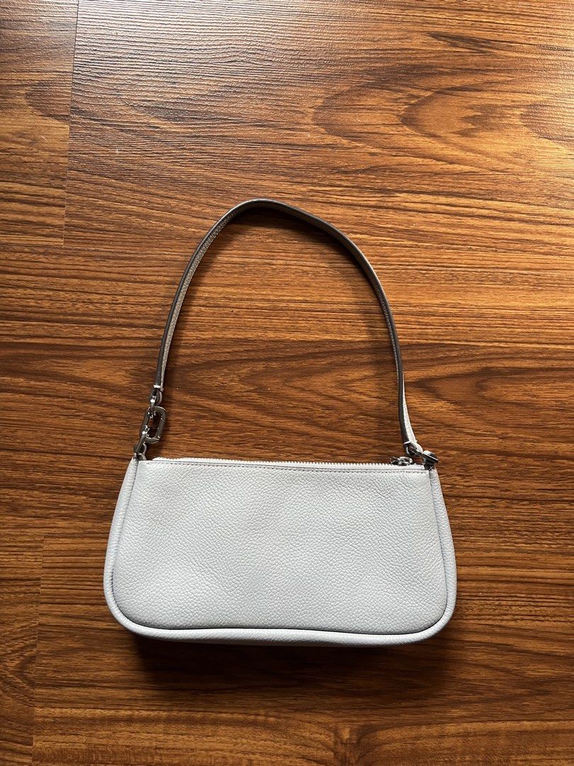 kate spade shoulder bag (Category: Luxury Bags & Wallets) located in Quezon City. Submitted by ichigohuh (Listing ID 1470615481, Image 2). Description: - used a few times - perfect for everyday bag - slightly negotiable .