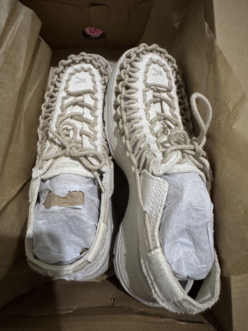 Keen Uneek Astoria Canvass (Category: Flats & Sandals) located in Lamut. Submitted by arteepreloved (Listing ID 1470685861, Image 1). Description: .