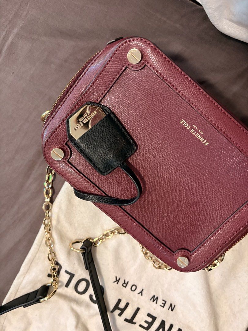 Kenneth cole (Category: Cross-body Bags) located in Calamba. Submitted by andyenzo (Listing ID 1470672587, Image 3). Description: Used 3x 11k bili sa trinoma Original.