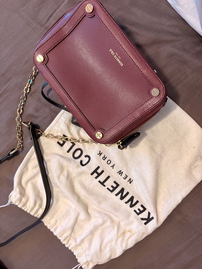Kenneth cole (Category: Cross-body Bags) located in Calamba. Submitted by andyenzo (Listing ID 1470672587, Image 2). Description: Used 3x 11k bili sa trinoma Original.