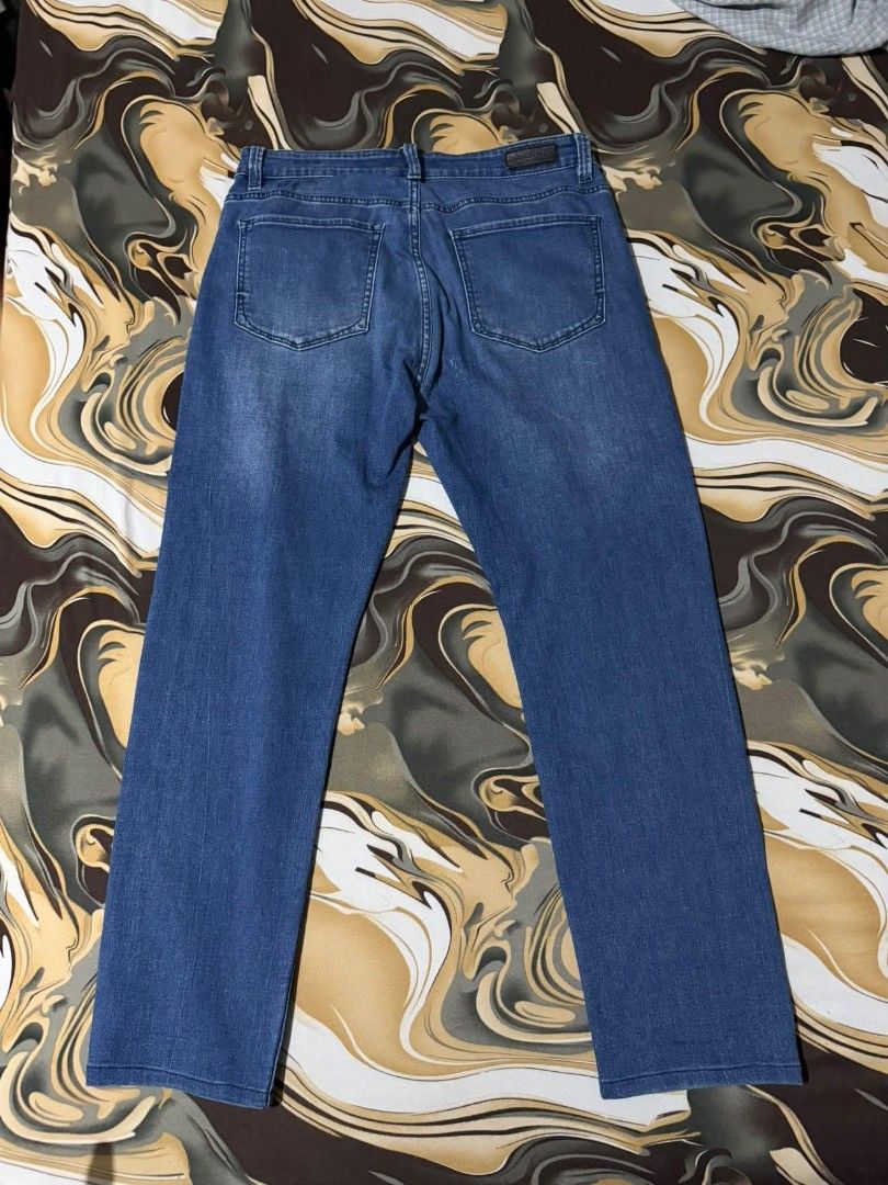 Kenneth Cole Jeans For Men (Category: Jeans) located in Quezon City. Submitted by bukodtangi.ph_ (Listing ID 1470652124, Image 2). Description: Kenneth cole Jeans for men Like New, regular fit, stretchable (Very Good Condition) Size: (33x32W, 39L) Price: 699 pesos nego for sure buyers! offer up Can Ship Nationwide via Jnt Express, lalamove around metro manila Willing to do Meetups locally! (around Tomas Morato only) Will Send more pictures upon r
