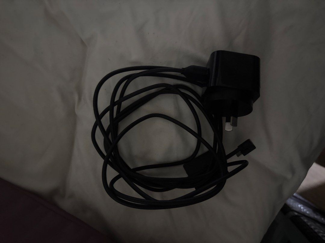 Kindle paper white 10th gen (Category: E-Readers) located in Las Pinas. Submitted by jonbrylle (Listing ID 1470646004, Image 3). Description: Unit + charger.