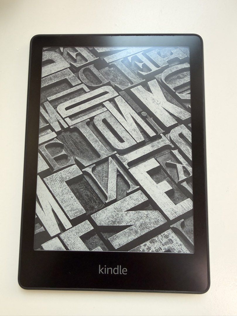 Kindle Paperwhite 5 (11th Generation) (Category: E-Readers) located in Taguig. Submitted by tps03 (Listing ID 1470591913, Image 1). Description: Agave Green No ads Comes with: Clear case with magnet Kindle holder Kindle/Book pouch Flower stickers (if you want them) Small marks on back from adhesive dots (as seen on photo) Works well. No issues. Pick up c/o buyer from BGC .