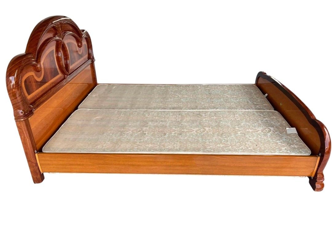 KING SIZE BEDSET (Category: Bed Frames & Mattresses) located in Mexico. Submitted by mgracejapansurplus (Listing ID 1470689568, Image 3). Description: NEW ARRIVAL 🇯🇵 KING SIZE BEDSET ✨ - Elegant King Size Bedset - Exquisite carved solid wood frame with rich polished finish & inlaid wood detailing - Curved ornate headboard & footboard, classic luxurious design - Includes thick premium mattress — size L65" × W81", thickness 11" - Sturdy frame, ex