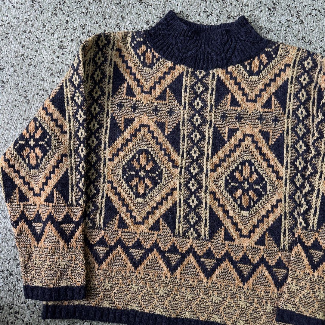 Knited Sweater (Category: Coats, Jackets and Outerwear) located in Baguio. Submitted by secondoption.ph (Listing ID 1470563168, Image 2). Description: Fitting medium Length 22 Width 22.