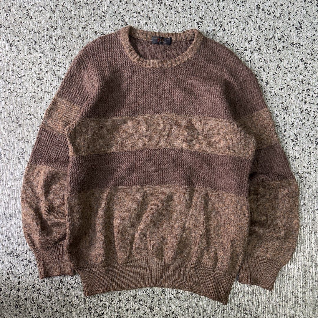 knited sweater (Category: Coats, Jackets and Outerwear) located in Baguio. Submitted by secondoption.ph (Listing ID 1470563312, Image 1). Description: Fitting medium Length 24.5 Width 22.