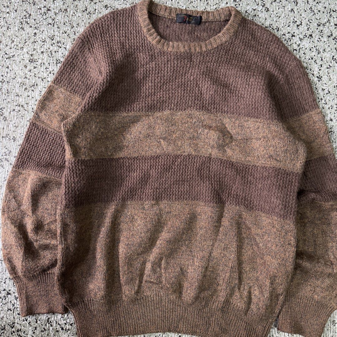 knited sweater (Category: Coats, Jackets and Outerwear) located in Baguio. Submitted by secondoption.ph (Listing ID 1470563312, Image 2). Description: Fitting medium Length 24.5 Width 22.