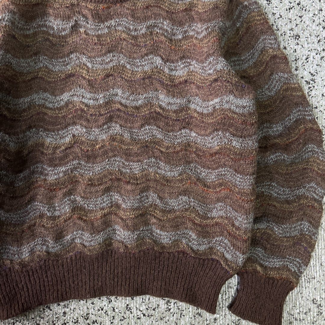 knited sweater (Category: Coats, Jackets and Outerwear) located in Baguio. Submitted by secondoption.ph (Listing ID 1470563476, Image 3). Description: Fitting medium Length 23 Width 21.