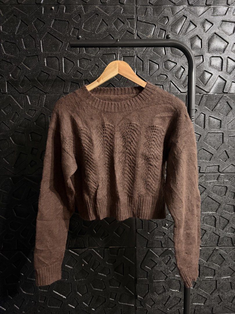 Knitted Cropped Sweaters (Category: Coats, Jackets and Outerwear) located in Mandaluyong City. Submitted by fizz4gudd (Listing ID 1470712684, Image 1). Description: Pm for details 290 all items.