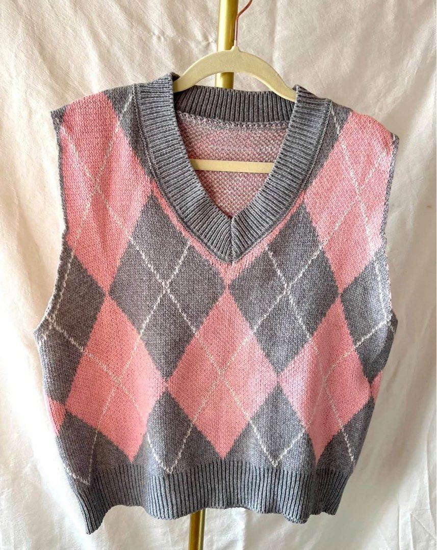 Knitted sleeveless top (Category: Blouses) located in Santa Rosa. Submitted by dannie.warren (Listing ID 1470714911, Image 2). Description: .