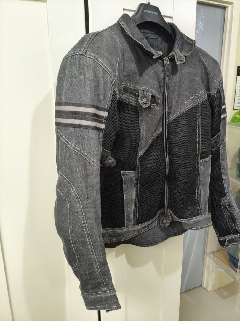 Komine Denim Mesh Motorcycle Riding Jacket (Category: Coats, Jackets and Outerwear) located in Makati City. Submitted by cee_store (Listing ID 1470600526, Image 3). Description: Brand new price is Php3199 SELLING: ₱2200 Hindi masyado na-gamit. Wala pang once in 2 months. Rider is 5’10, 80kg for reference. Hindi pristine but presentable. inserted po sa jacket: 2pcs chest pads 2pcs elbow pads 2pcs shoulder pads 1pc back pad Size: EU 2XL JP 3XL.