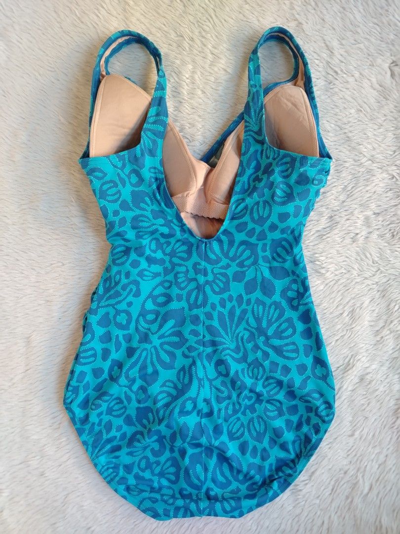 (L) Land's End (Category: Bikinis & Swimsuits) located in Paranaque City. Submitted by closetbykimkirsten (Listing ID 1470630366, Image 2). Description: 🎀Like New🎀 ✨Brand: LAND'S END ⚡Built in pad -Tummy Control 🪷Size: Large 💸Price: P249 (Non Negotiable) ♦️All Items are PRELOVED in good condition. ♦️Please do manage your expectations. ♦️WASH before USE ♦️BUY at your own RISK 🔥NO RETURN NO EXCHANGE POLICY🔥 ⛔BOGUS BUYER/JOY RESERVER will be p