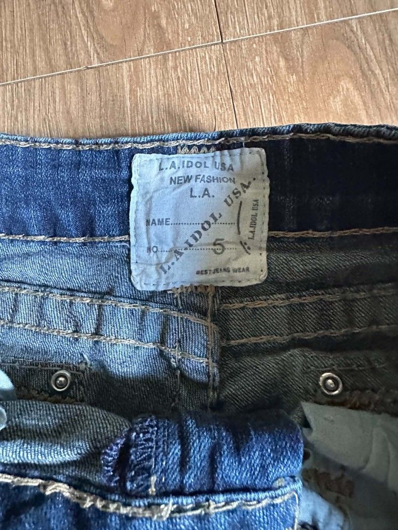 L.A Idol Low-rise (Category: Shorts) located in Manila. Submitted by y2k_neggy (Listing ID 1470595121, Image 3). Description: Minor flaws Size:5 on tag / best fit into 25/26 Dm me‼️.