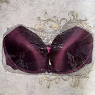(Category: ) located in . Submitted by lovemypreloved_ (Listing ID 1470702490, Image 1). Description: .