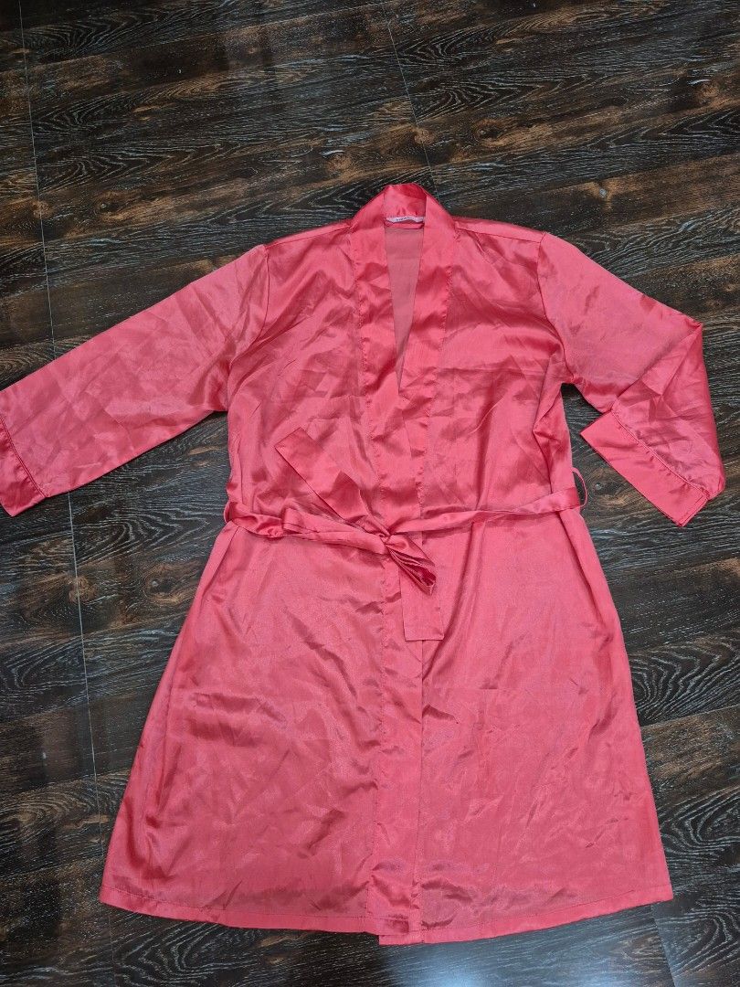 La Vie En Rose Robe (Category: Undergarments & Loungewear) located in Santa Cruz. Submitted by deenem (Listing ID 1470612516, Image 2). Description: Like New😍👌 No flaws👌 S-M on Tag Can fit S-M Asian (Measurements laid flat in inches) Bust:22 Armhole:10.5 Lenght: 36.5.