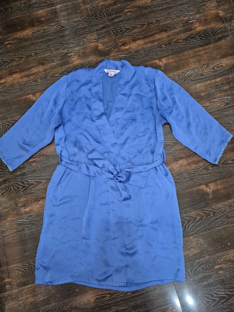 La Vie en Rose Robe (Category: Undergarments & Loungewear) located in Santa Cruz. Submitted by deenem (Listing ID 1470613442, Image 2). Description: Like New😍👌 No flaws👌 S-M on Tag Can fit S-M Asian (Measurements laid flat in inches) Bust:22 Armhole:10.5 Lenght: 36.5.