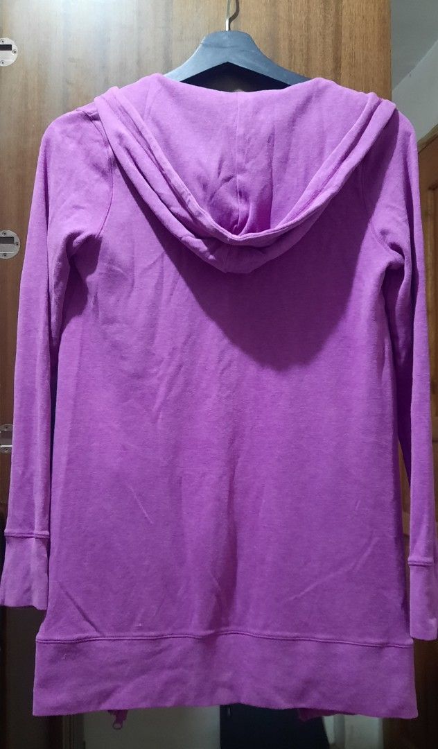 Lativ Purple Long Zip Hoodie Jacket (Category: Coats, Jackets and Outerwear) located in Manila. Submitted by gracjam_27 (Listing ID 1470690992, Image 2). Description: - Brand: Lativ - Size: S - Color: Purple - Style: Longline zip-up hoodie - Features: Full front zipper, attached drawstring hood, side pockets, and ribbed cuffs - Condition/Fit: Soft material, comfortable fit, perfect casual layer for cooler days.