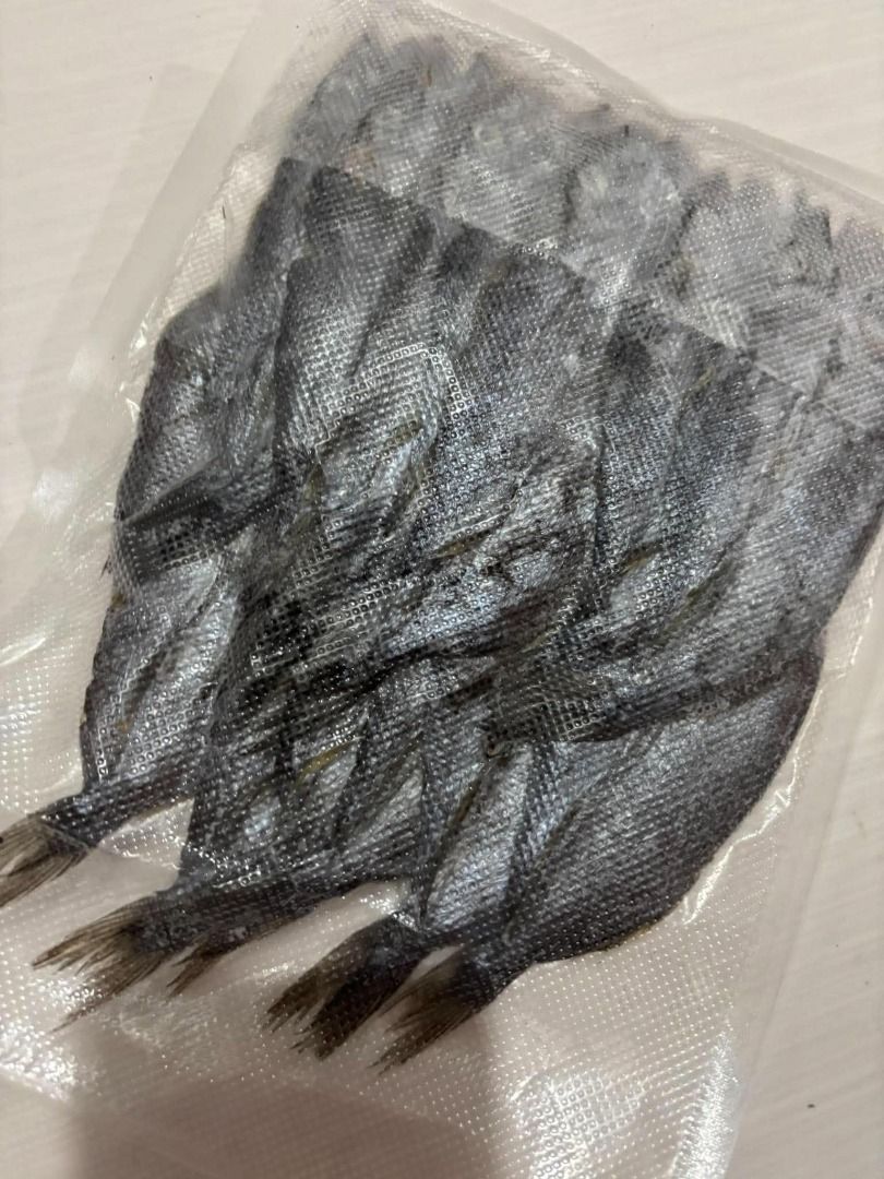 Laygit Premium Dried Fish from Balatan Camarines Sur 250 grams per pack (Category: Local Eats) located in Baao. Submitted by apr1979 (Listing ID 1470679764, Image 2). Description: - Authentic Laygit directly from Balatan, Camarines Sur - Premium dried fish, vacuum-packed to lock in freshness - Hindi maalat at mas masarap kesa sa danggit - Edible from head to tail (kain mula ulo hanggang buntot) - Best served fried with garlic fried rice (sinangag