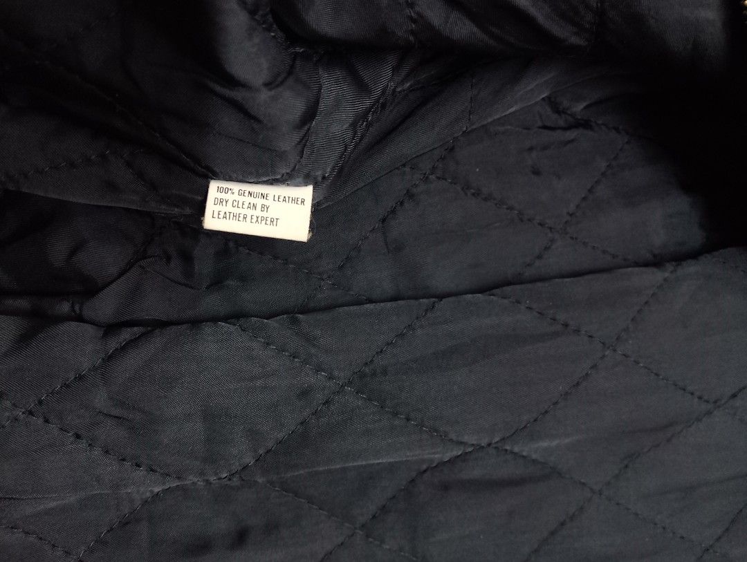 Leather Jacket (Category: Coats, Jackets and Outerwear) located in Manila. Submitted by envy25 (Listing ID 1470633842, Image 3). Description: Leather Jacket Size Large 22x27 Excellent Condition.
