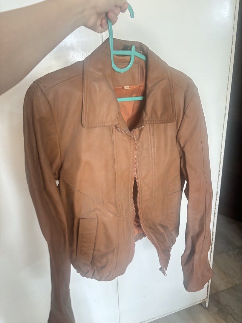 Leather jacket for women (Category: Coats, Jackets and Outerwear) located in Baguio. Submitted by craft.matcha (Listing ID 1470573636, Image 2). Description: Real leather jacket Size M-L .