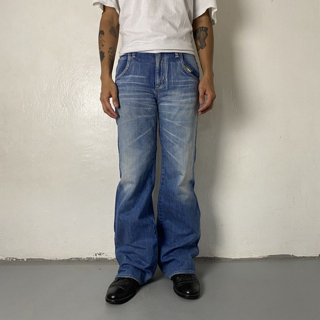 Lee 👖| Blue Flared Denim Jeans (Category: Jeans) located in Bulacan. Submitted by orc.ph (Listing ID 1470650904, Image 2). Description: Lee 👖| Blue Flared Denim Jeans Material Used: Cotton - Blue - Flared Jeans - Belt Loop Attached - Zipper and Button Closure - Multi Pockets - Streetwear -Size: XS -Waistline: 27” -Length: 40” -Thighs: 10” -Leg Opening: 10” -Rise: 10” -Model: ‘’5’5, 65kg, Waistline 32 - Medium to Large Frame Pristined Condition.