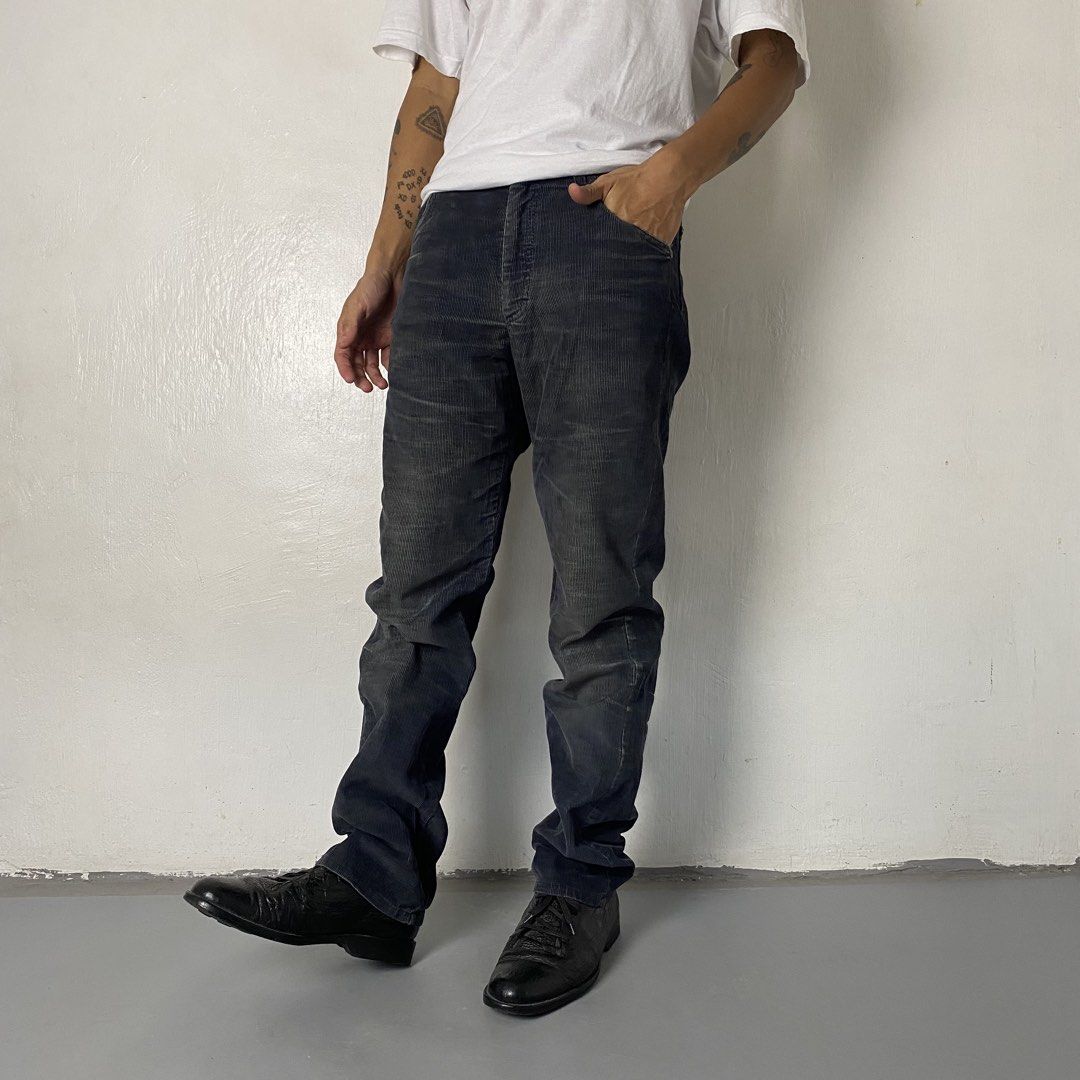 Lee 👖| Dark Gray Straight Cut Denim Jeans (Category: Jeans) located in Bulacan. Submitted by orc.ph (Listing ID 1470651336, Image 3). Description: Lee 👖| Dark Gray Straight Cut Denim Jeans Material Used: Cotton - Dark Gray - Straight Cut - Fitted - Jeans - Denim - Multi Pockets - Belt Loop Attached - Zipper and Button Closure - Streetwear - Y2K -Size: XS -Waistline: 28” -Length: 41” -Thighs: 10” -Leg Opening: 8” -Rise: 11” -Model: ‘’5’5, 65kg, 